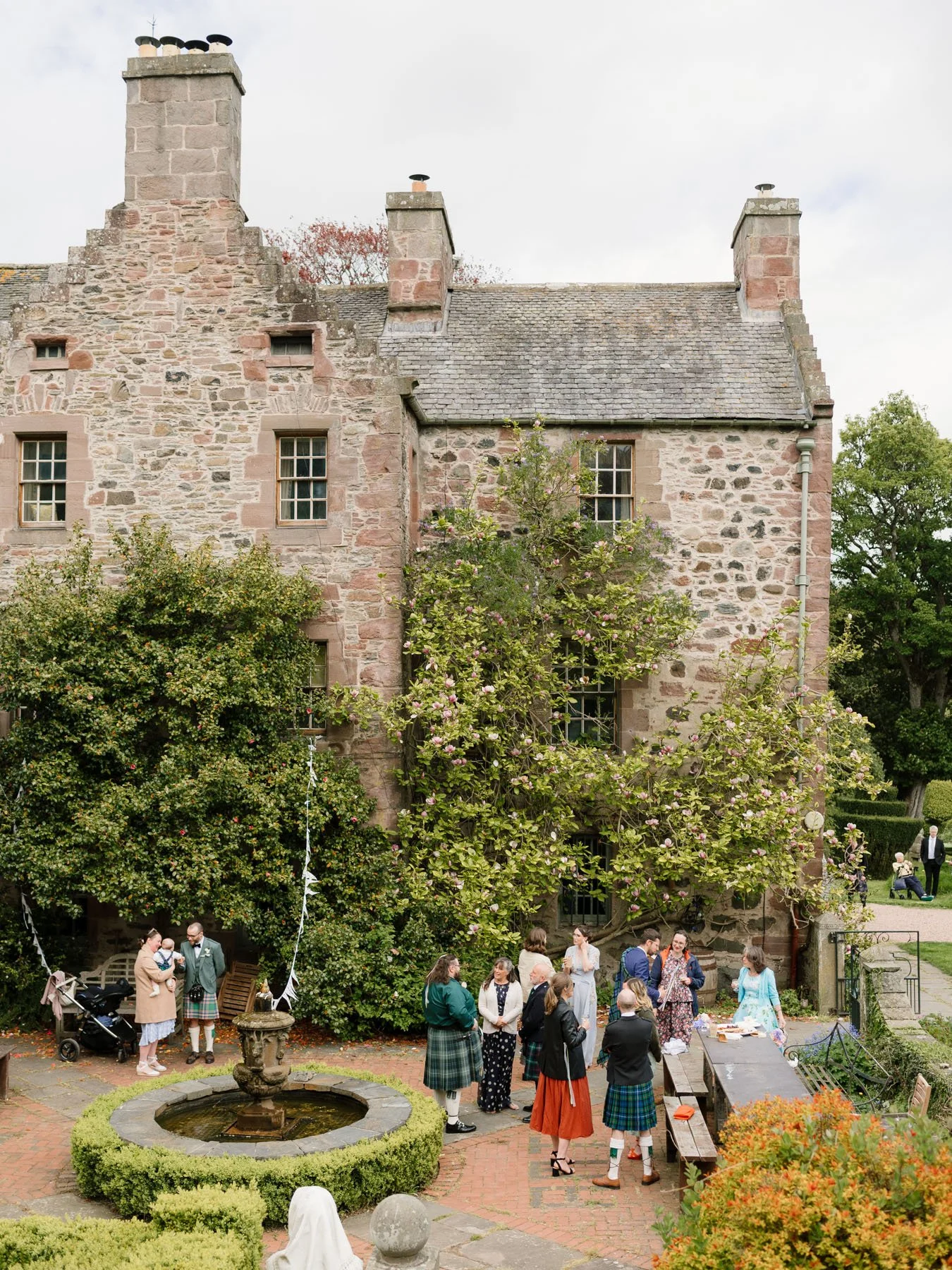 A Romantic Castle Wedding at Fingask Castle, Perthshire

I'm so looking forward to revisiting Fingask Castle this Autumn for a couple of upcoming weddings. This venue really stole my heart when I photographed E&amp;B's wedding here earlier this year.