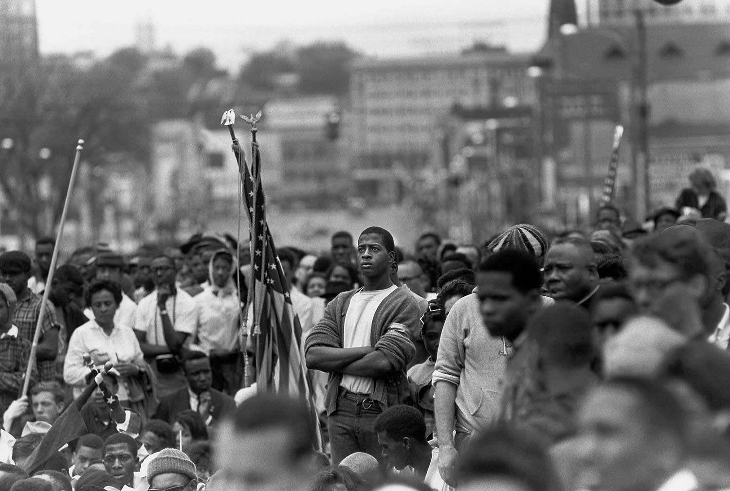  Bruce Davidson,  At the end of the Selma March, crowds gather outside of the Alabama State Capitol , 1965. © Bruce Davidson / Magnum Photos 