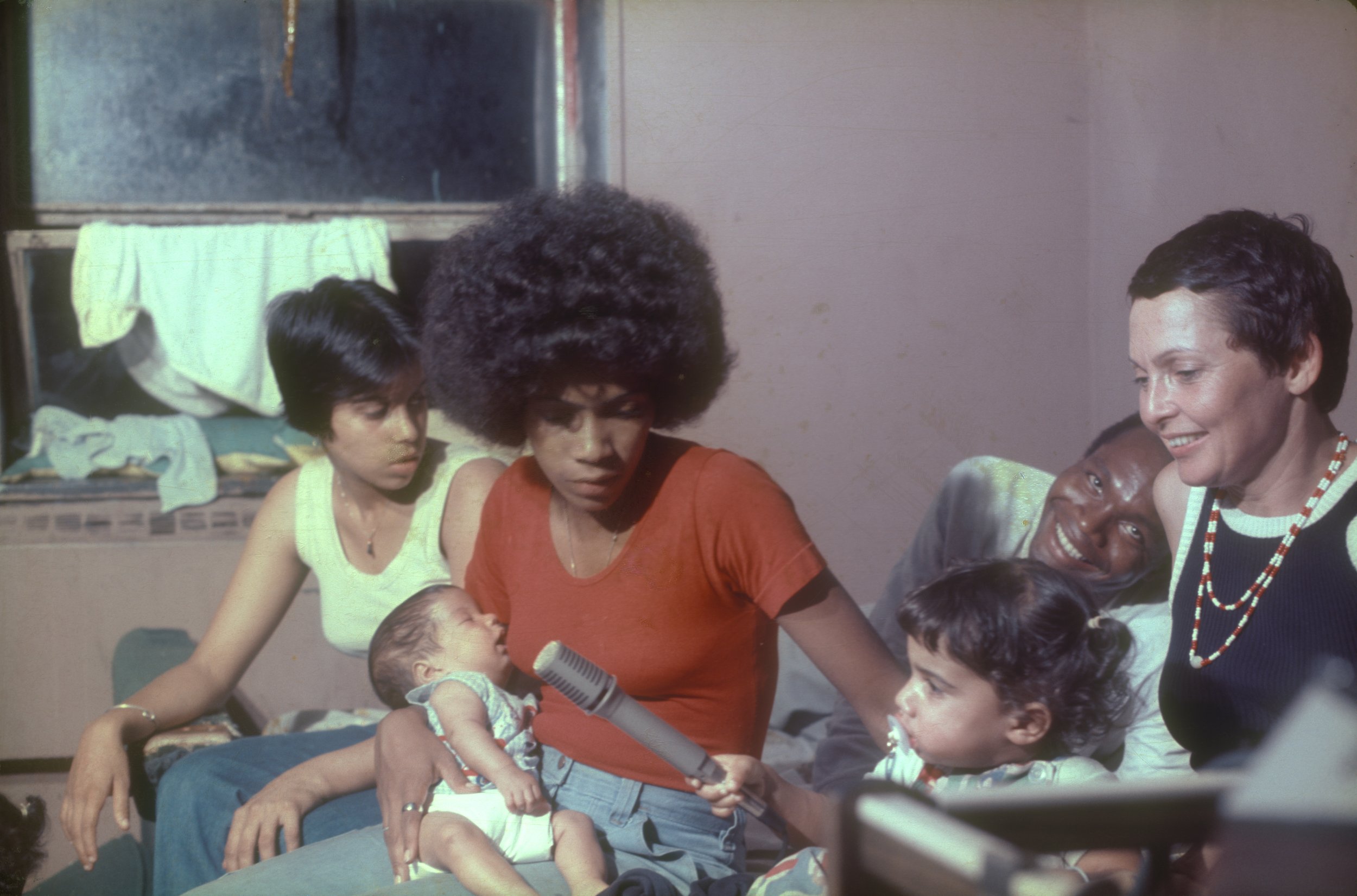 Hélio Oiticica Martine Barrat with Roman Queens and Their Children Recording Audio, South Bronx, New York, c. 1976. Martine Barrat Collection.