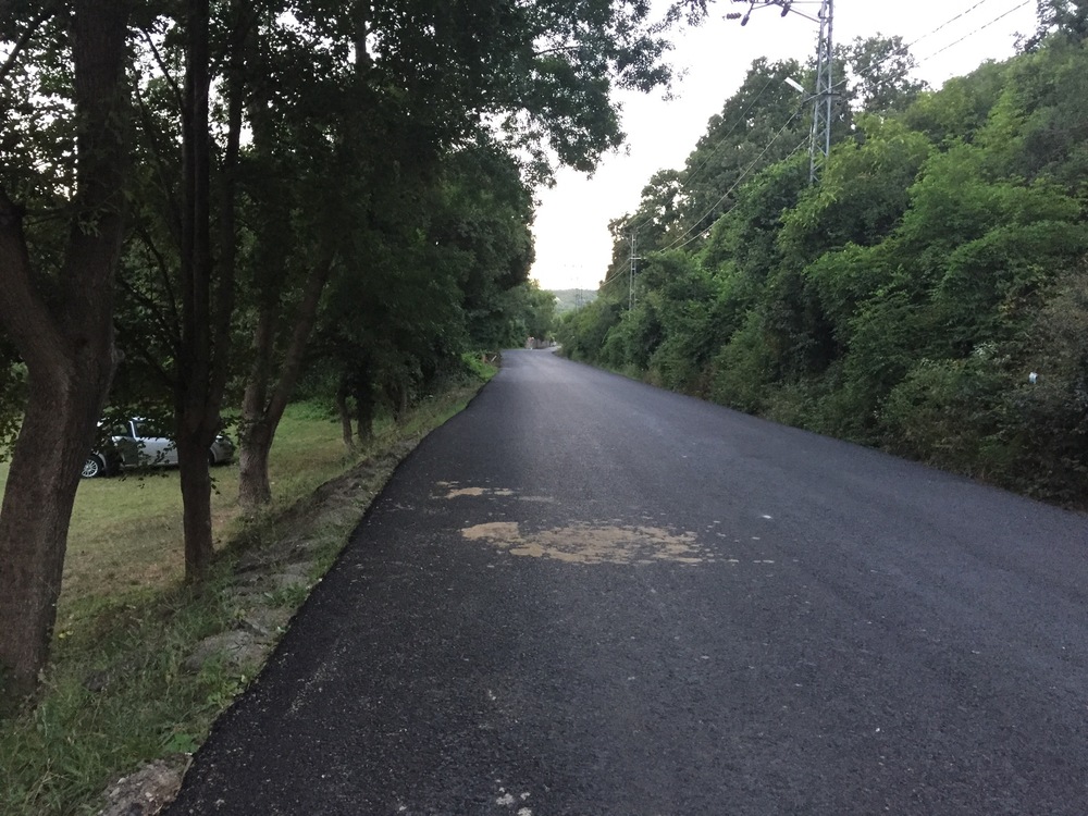  This is the road in front of the Glass Furnace - we'd walk a ways down to get to an awesome riverfront restaurant.&nbsp; 