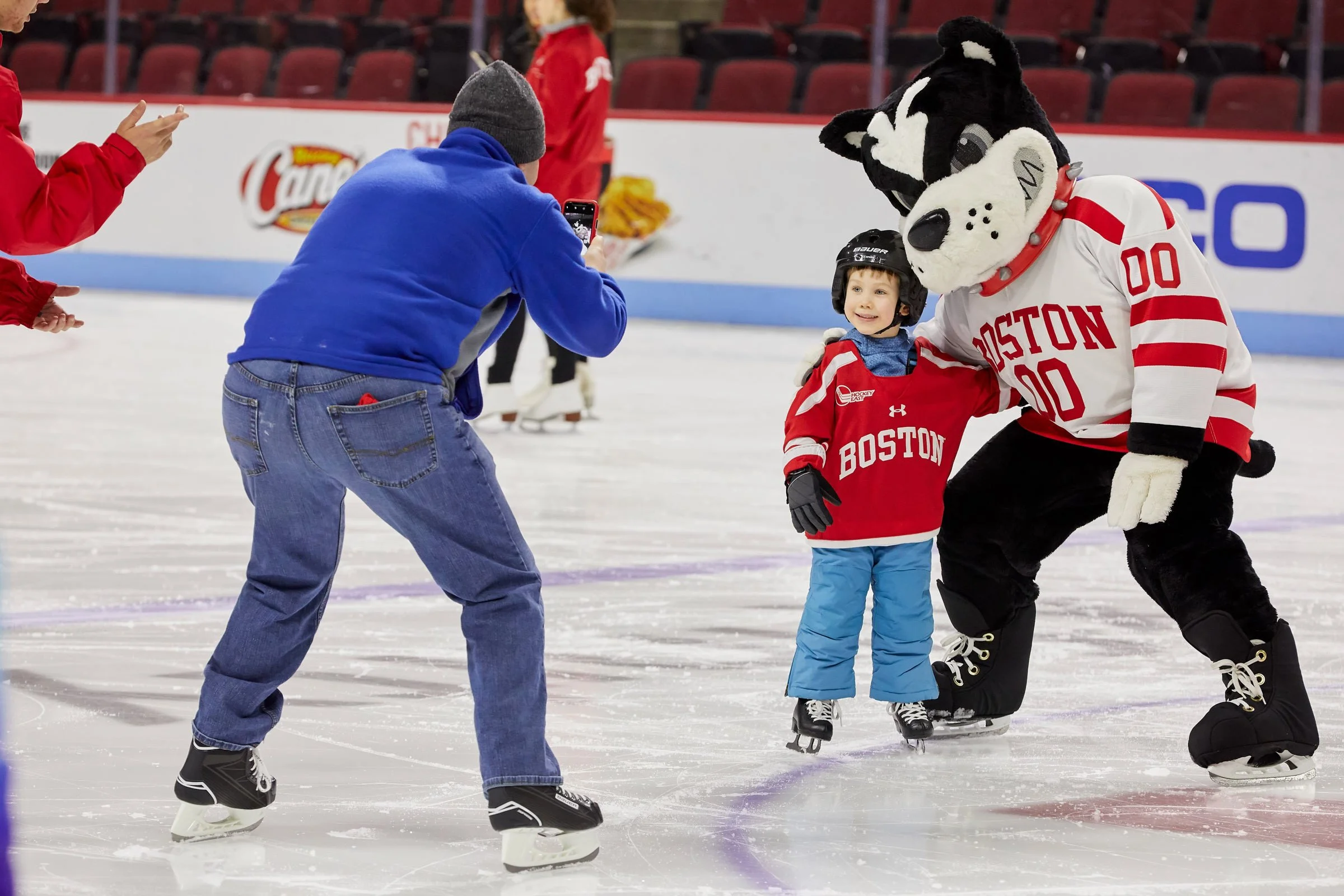 boston-university-mascot-skate-agganis-arena-family-college-alumni.jpg