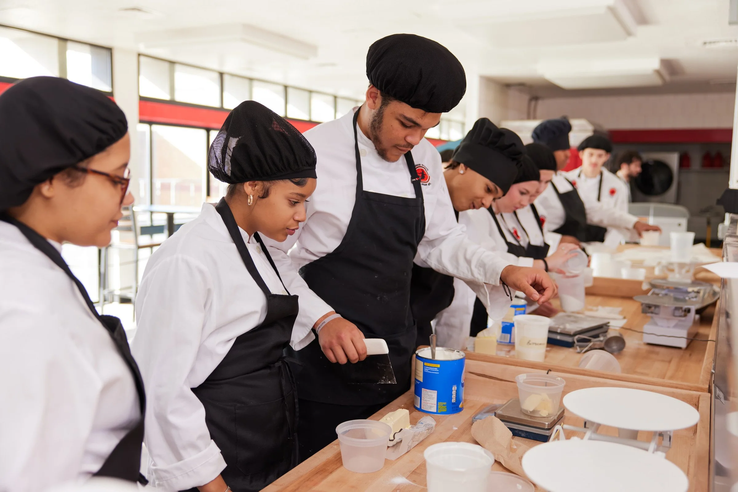 salem-cte-students-learning-kitchen-restaurant-baking.jpg