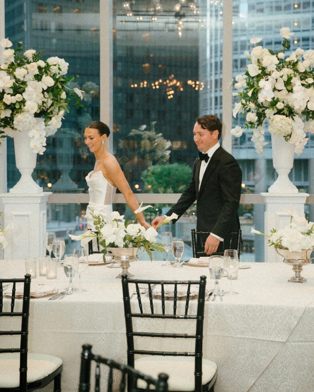 White blooms in the Windy City 🤍
photography: @marysheltonphoto
coordination: @christinaburtonevents
videography: @nevaehfilms_
venue: @lhchicago
rentals: @aposhproductions
officiant: @4everincredible