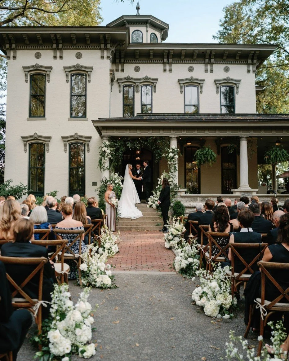 Walking down the aisle never looked so dreamy.

Planner: @weddingwarrior
Photography: @langthomas_studios
Venue: @petersondumesnilhouse
Planner: @weddingwarrior
Photography: @langthomas_studios
Venue: @petersondumesnilhouse