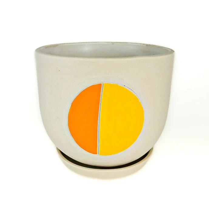 Circle Planter w Tray.jpg