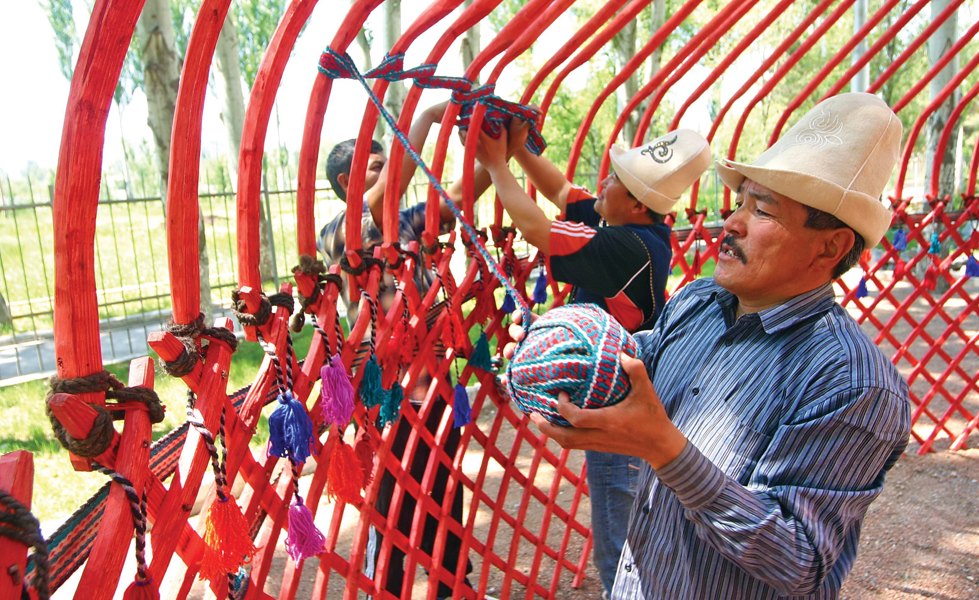 Setting up a Kyrgyz yurt