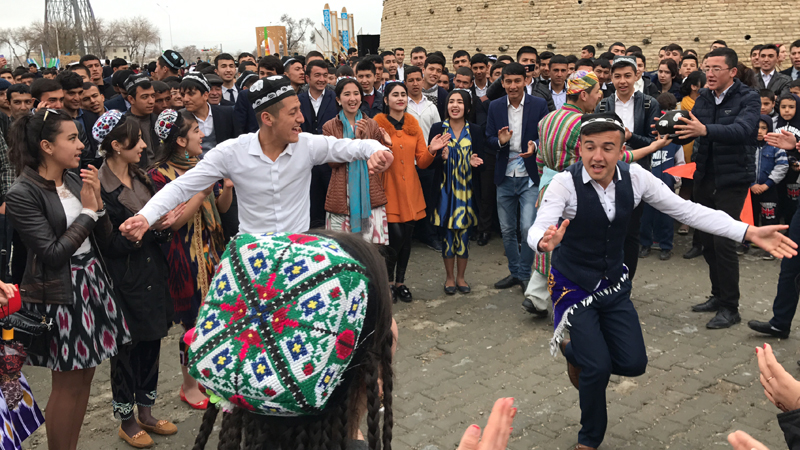   Spontaneous street dancing at Navruz  Photo: Abdu Samadov 