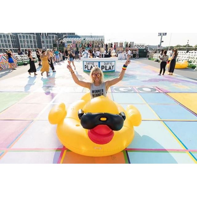 Ducks + dancing + life-size bingo= #summerwin &bull;
&bull;
&bull;
#202creates #mydccool #acreativedc #bythings #art #bingo #washingtondc #202 #summer #dcrooftop #unionmarketdc