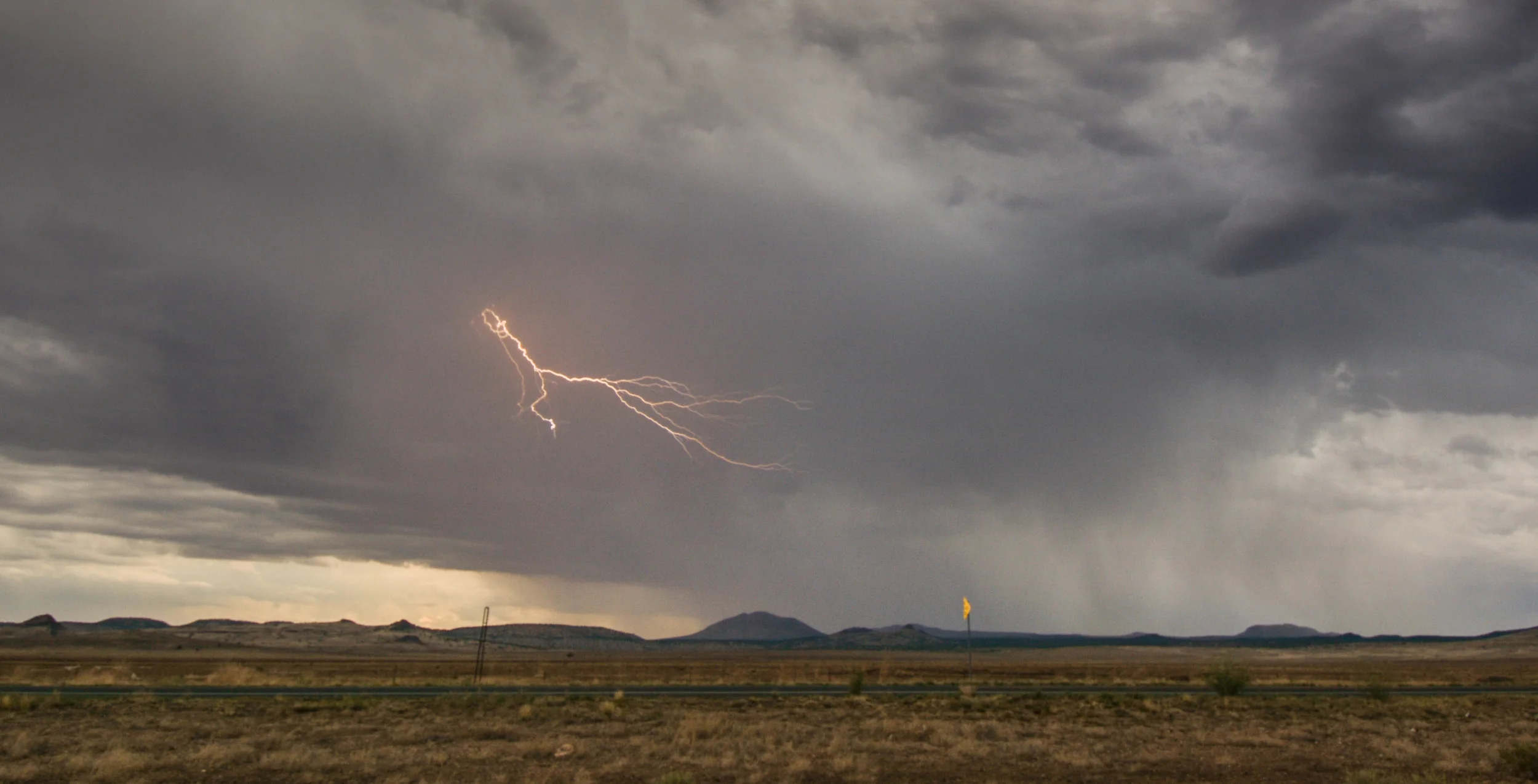 Lightning sky - mountain.jpg