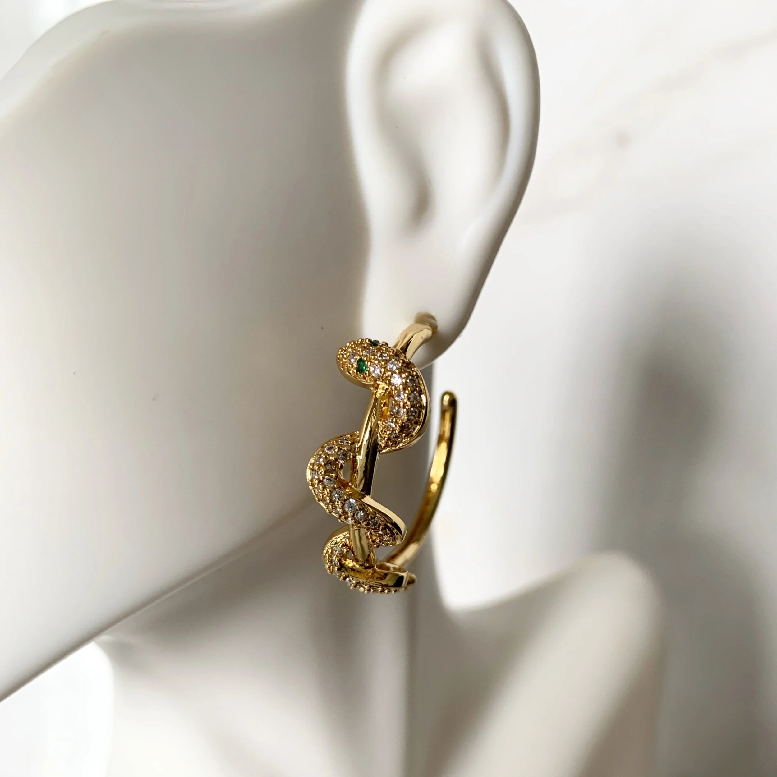 D2B71F3A-1E8C-4FDD-A542-8A6A627CA16E