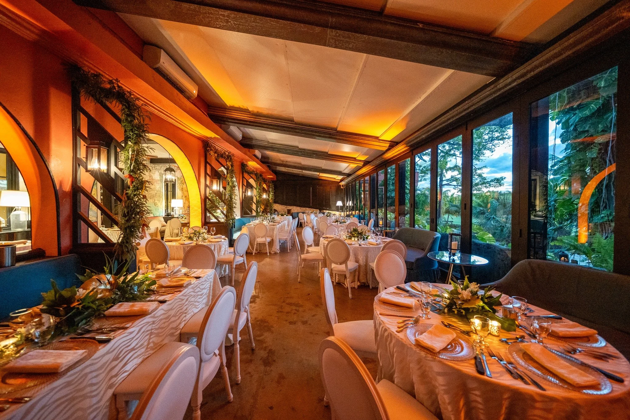 The dining room is where New Year&rsquo;s Eve feels intimate.

Candlelight, layered tables, and a sense of closeness created a setting that felt warm, composed, and quietly celebratory.

Designed for conversation to deepen, time to soften, and the ev
