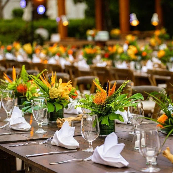 Every table sets a tone.

Beachfront and breezy.
Bright and colourful.
Candlelit and intimate.
Tented and polished.
Or full gala scale.

At Cacique, the details may shift, but the goal stays the same: creating a setting that feels right for the momen