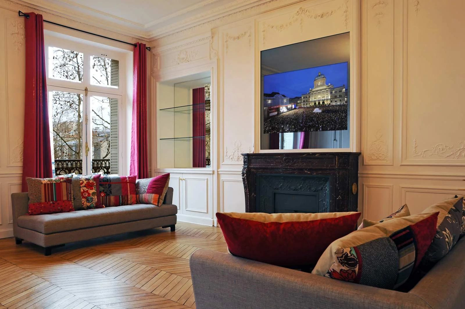 LUXURY MIRROR TV.jpg