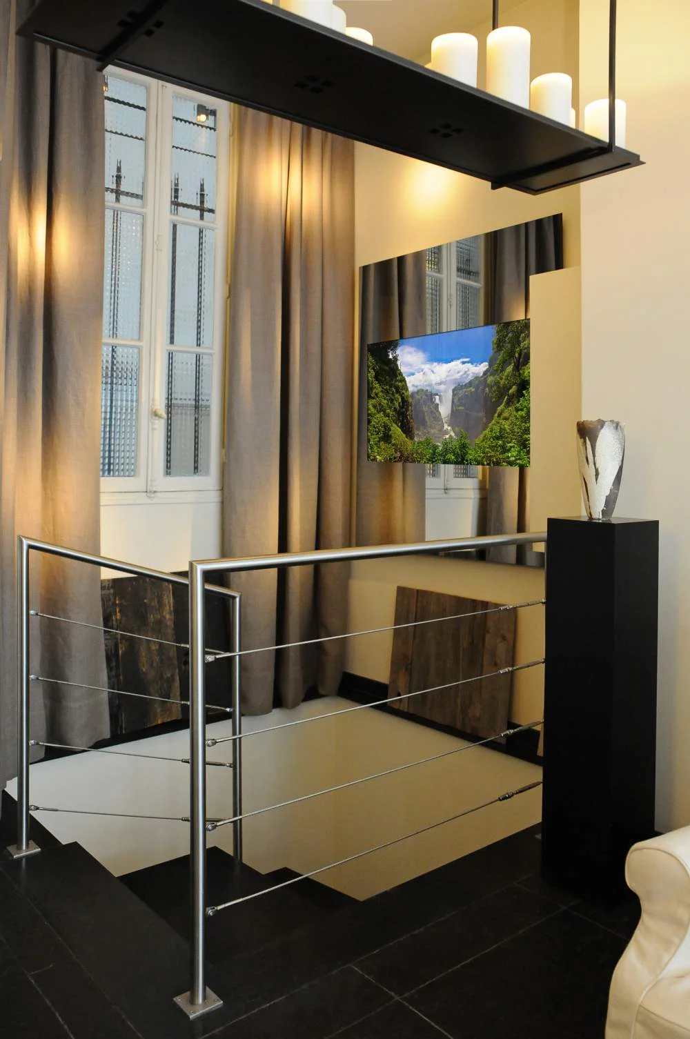 LARGE MIRROR TV2.jpg