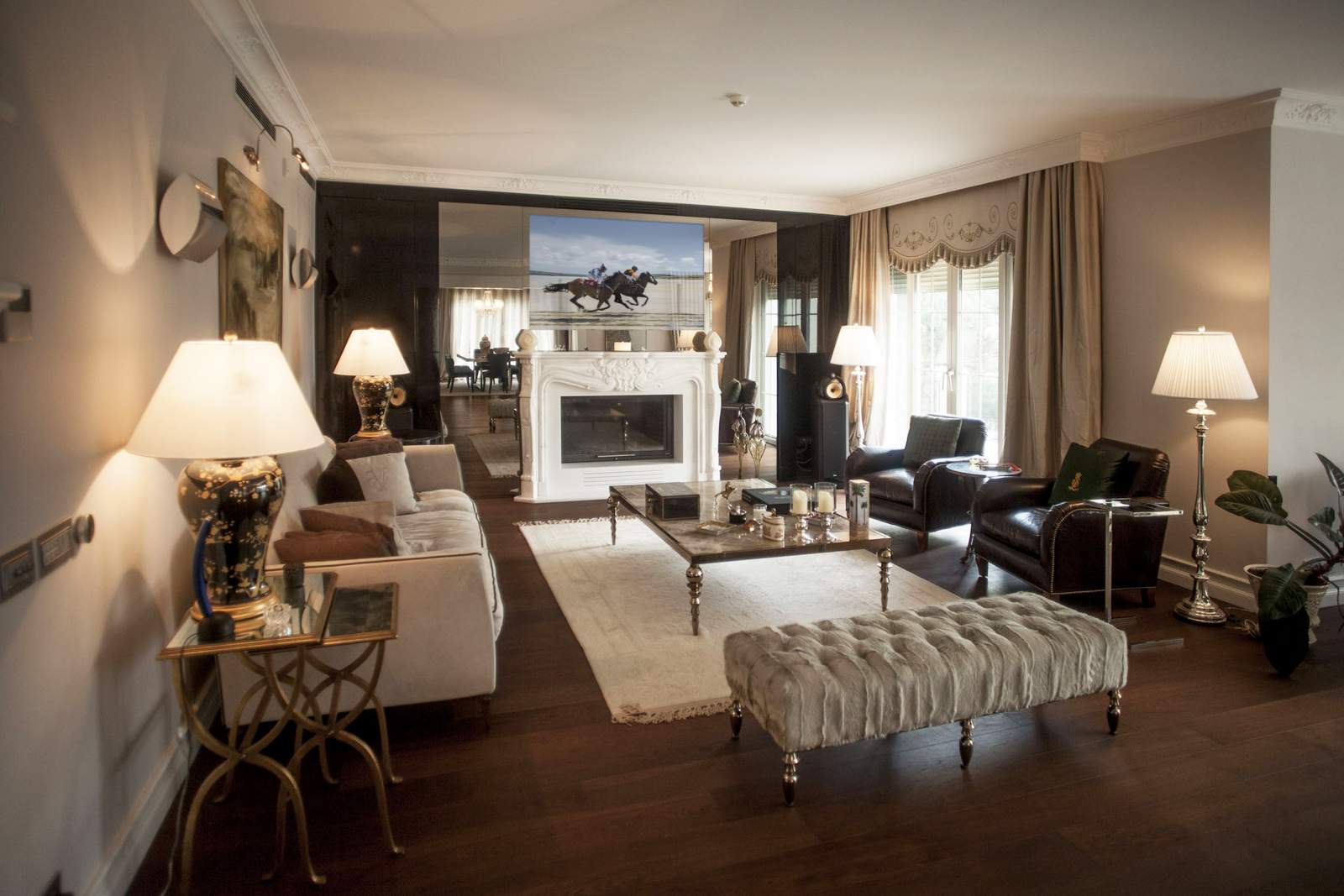 LUXURY LIVING ROOM MIRROR TV.jpg