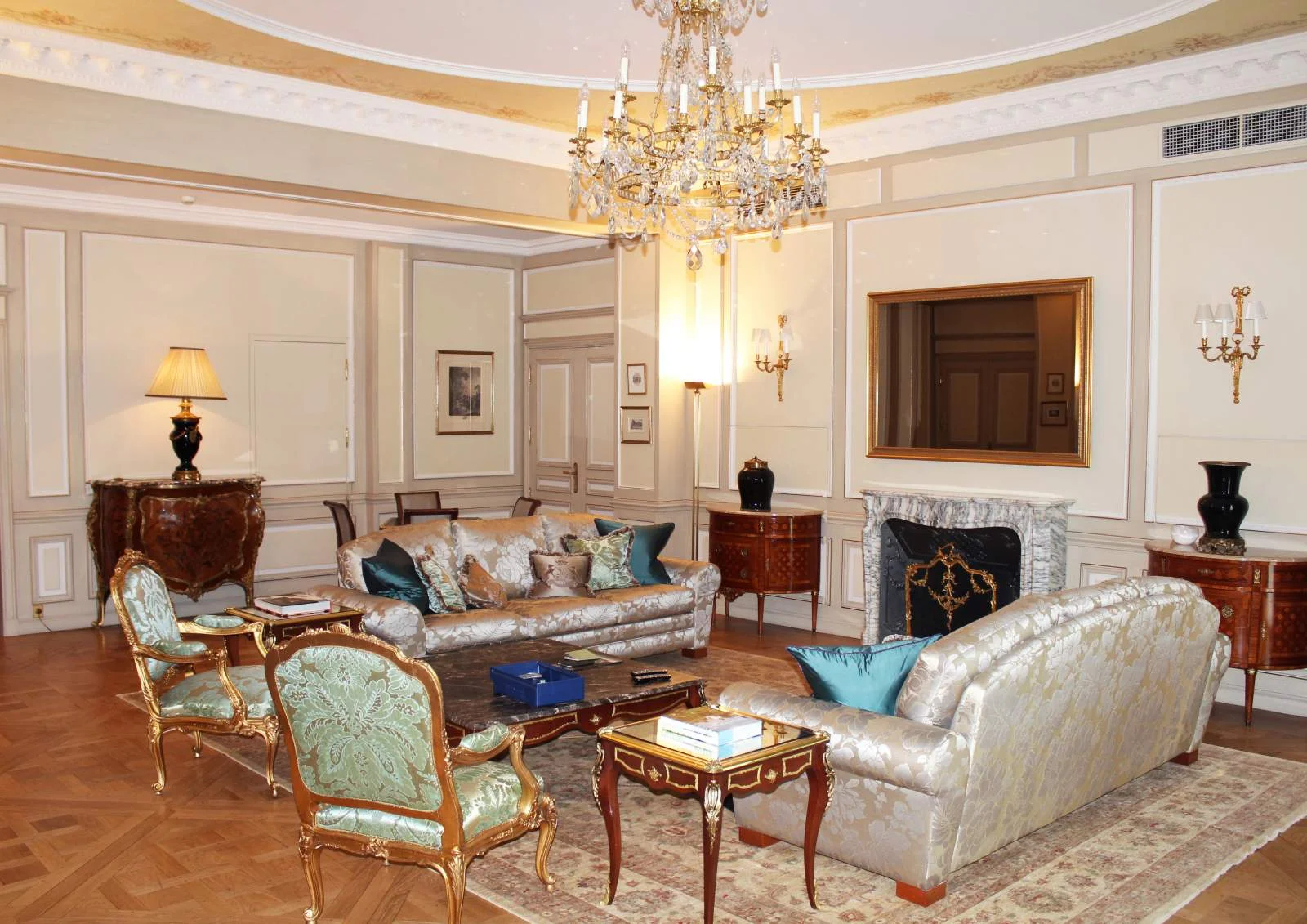 OVERMANTLE LUXURY MIRROR TV OFF.jpg
