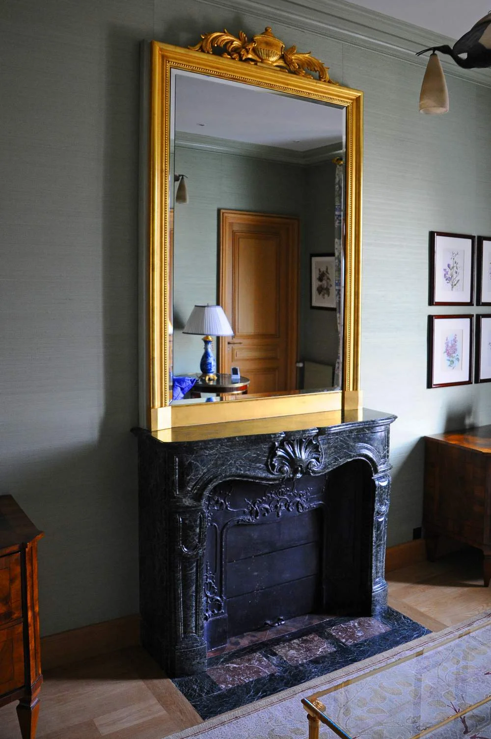 MANTLE MIRROR TV WITH GOLD FRAME1.jpg