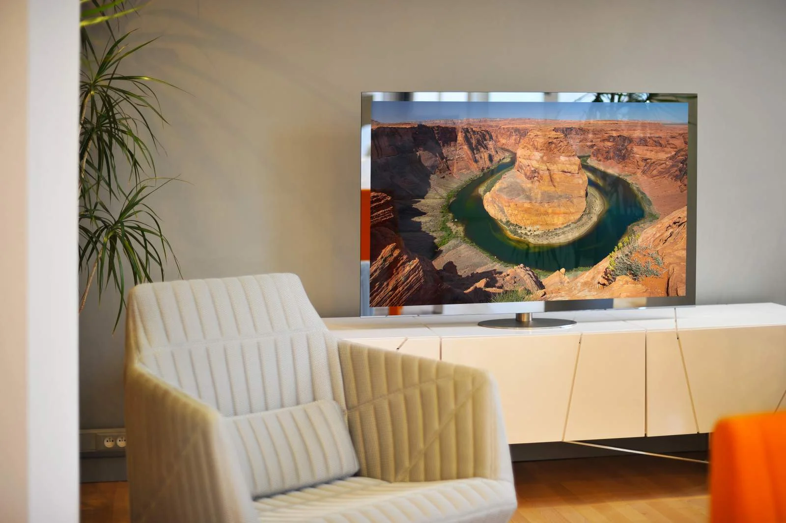 MIRROR TV ON STAND.jpg