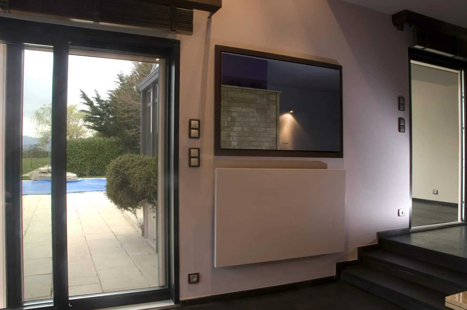 AUTOMATIC ARM MIRROR TV.jpg