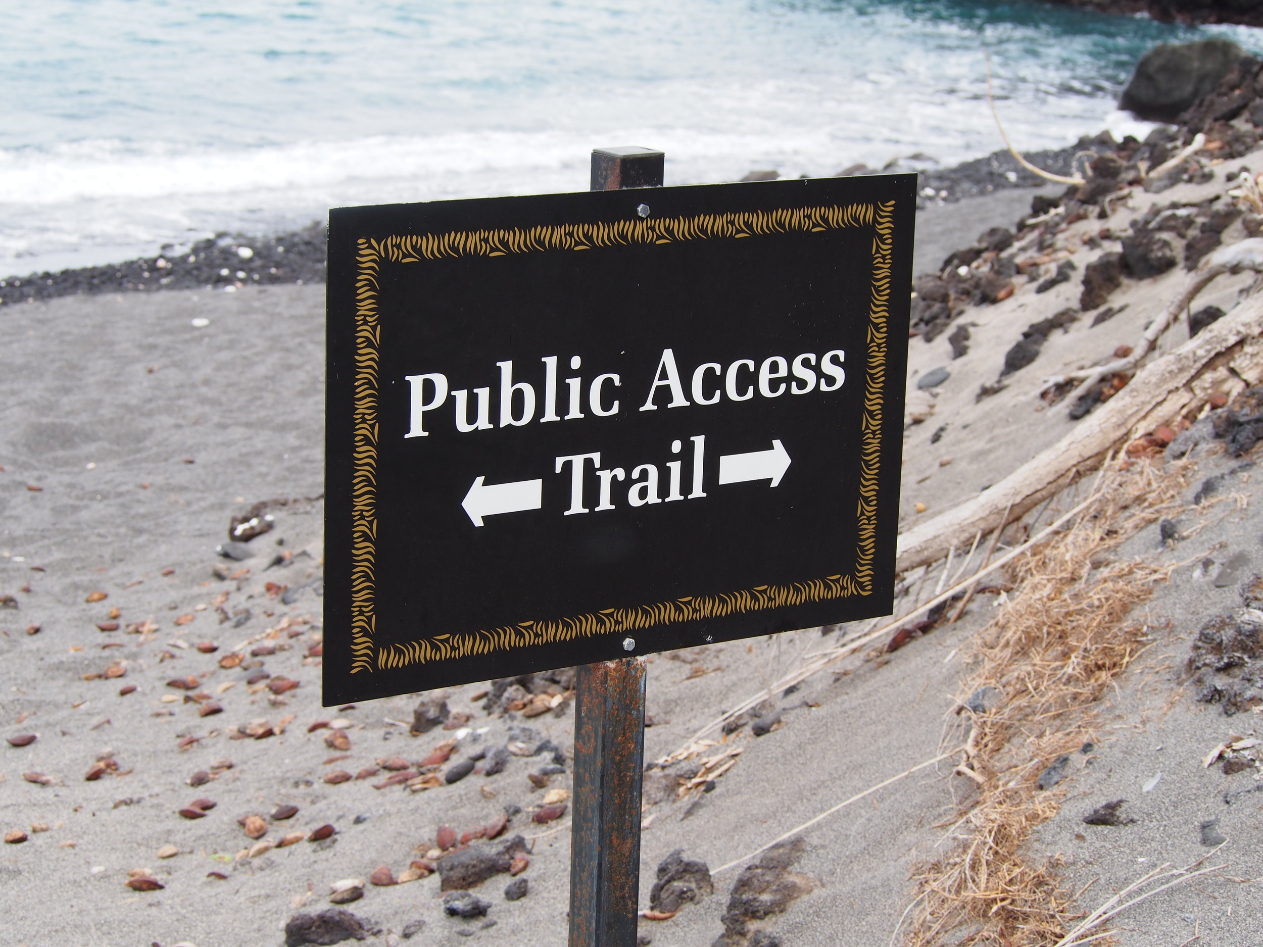  An informal trail sign at Honokaope Bay. Photo by Chris Hawkins.    