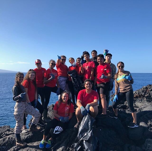 Mahalo to the tenth graders at ʻEhunuikaimalino for their hardwork and enthusiasm at our beach cleanup today! A huge mahalo to 1250 Oceanside for hosting this awesome day and to Hawaiʻi Islands Lant Trust (HILT) for their support and hardwork. #alaka