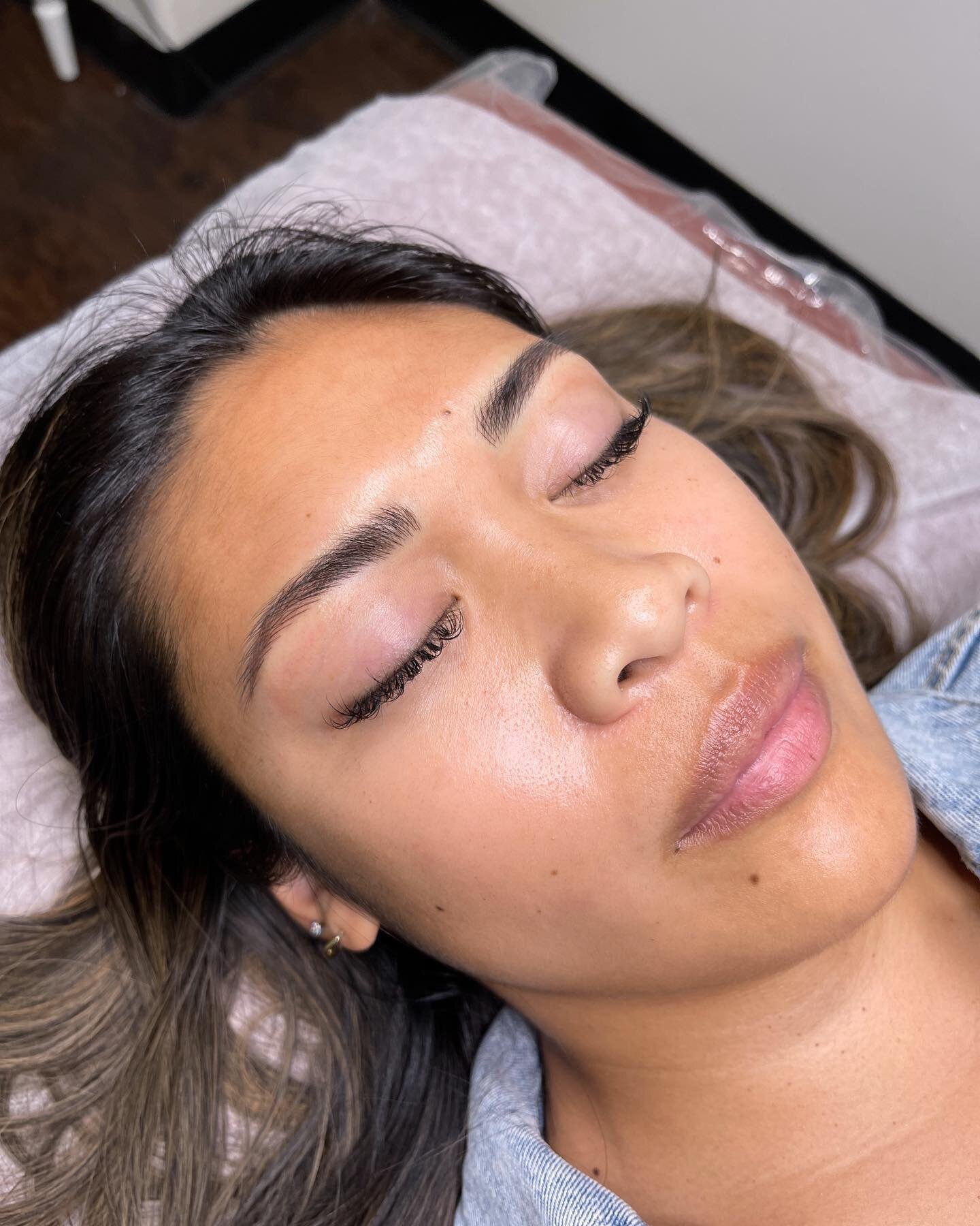 Want more fluffy and defined brows? Microblading can help you ☺️ I like to keep it as natural as possible while still elevating your brows. 

Procedure: Microblading
Procedure Time: 3-4 hours
Semi-permanent natural results

DM or Text/Call 619-798-60