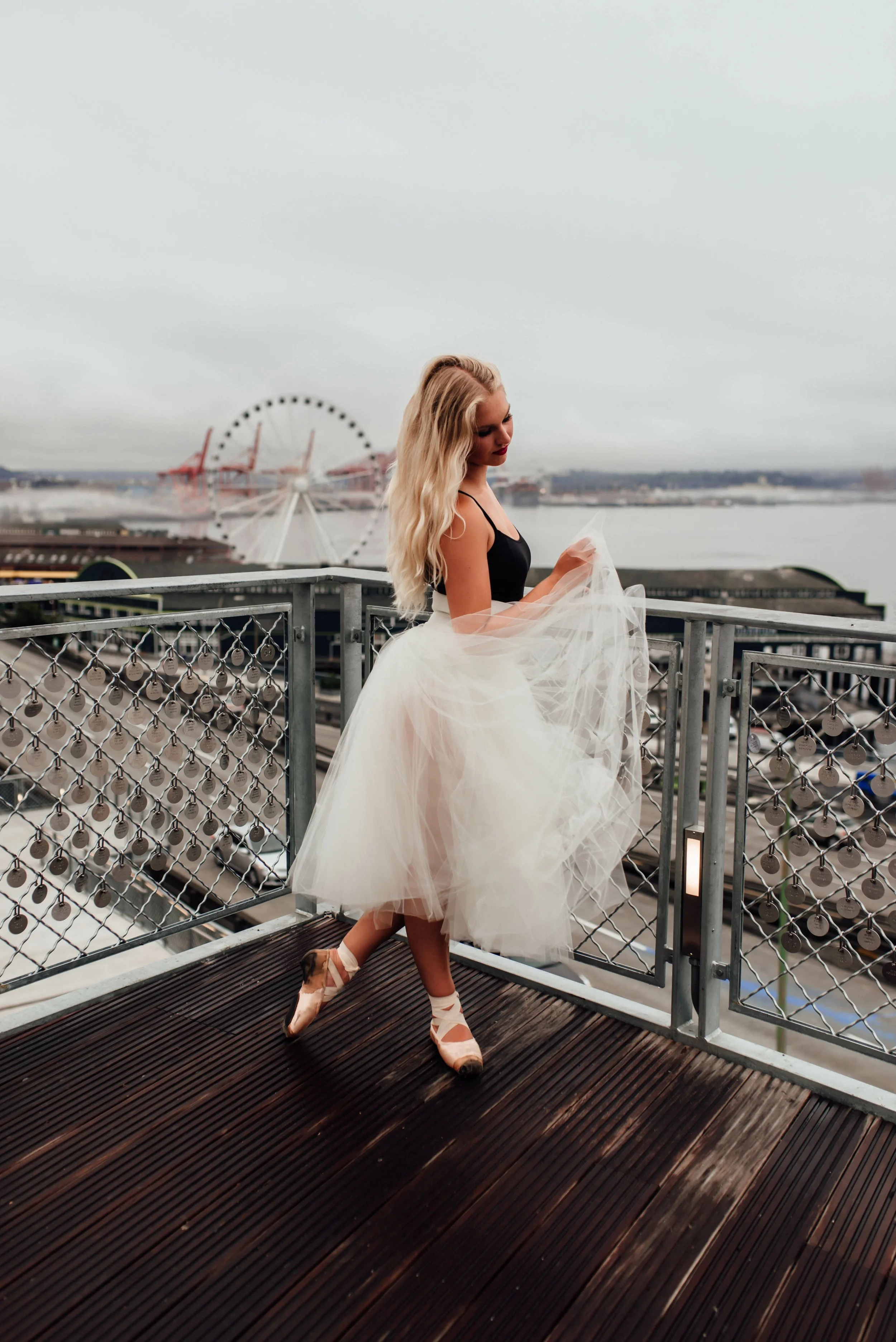 brittingham_photography_pike_place_seattle_ballerina_photos_engagements_senior_photos.jpg