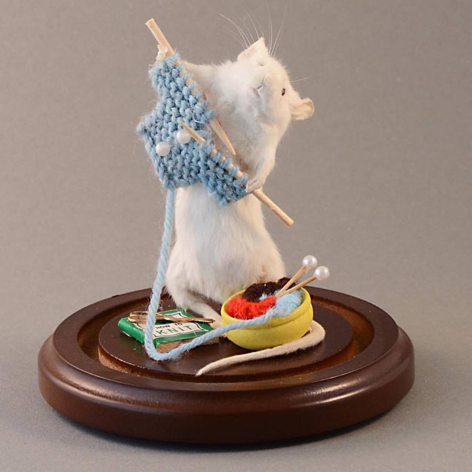 knitting mouse.jpg