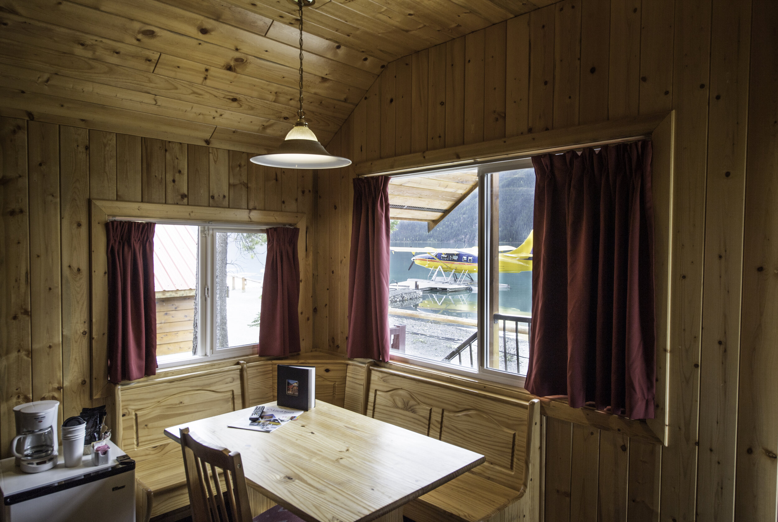 Lakeshore chalet-Breakfast nook