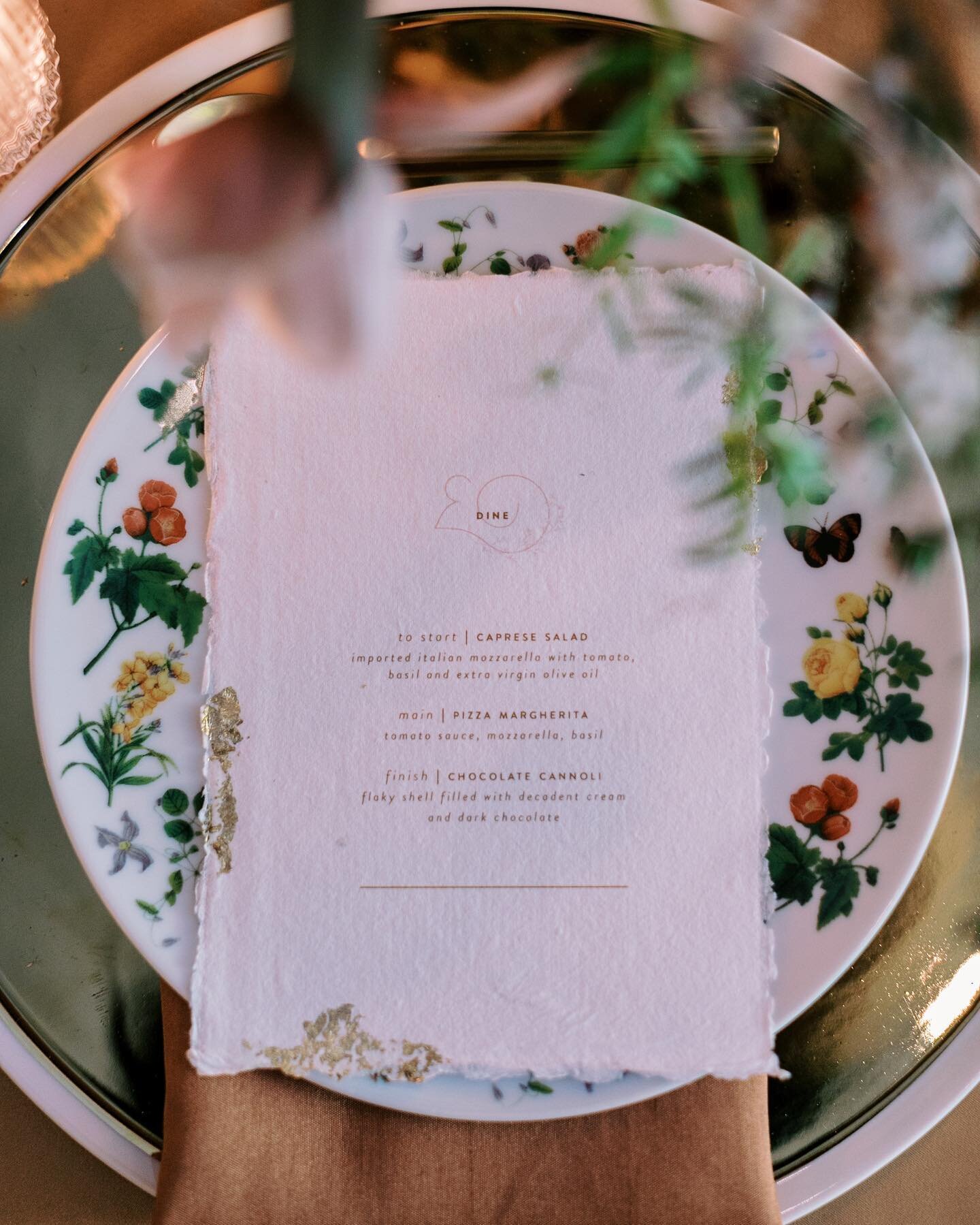 The table is set. 

These delicate flower plates from @thetabletopcompany are ever so perfect for our floral tabletop setting. 

Thank you @designsbyahnnyc for giving us the floral fantasies of our fairytale dreams. 

Captured by the talented @alicea