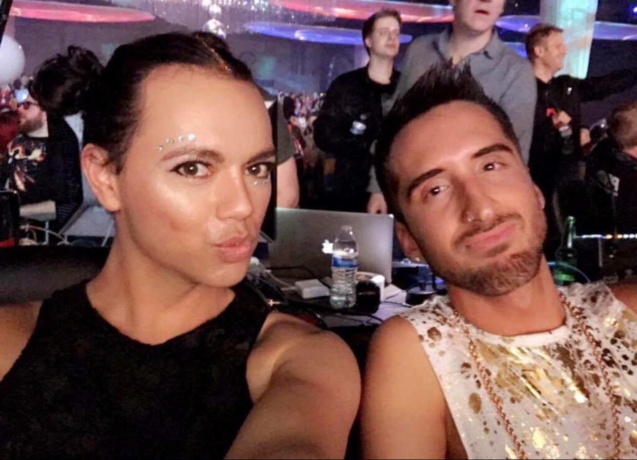 Jade on NYE rocking the highlighter look! 