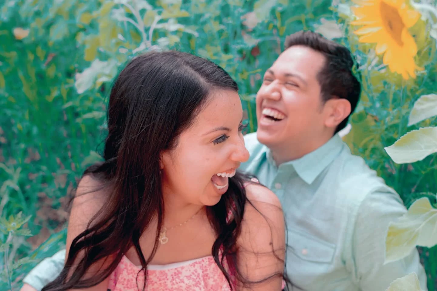 Laugh and smiles 🎵
.
.
.
.
#sonycamera #shoot #photoshoot #sony #sonyalpha #dog #sonya7ii #a77ii #alpha7ii #sony50mmf18 #summertime #lovers #outdoors #sunflowers🌻 #sunflowerfield #cute #couple