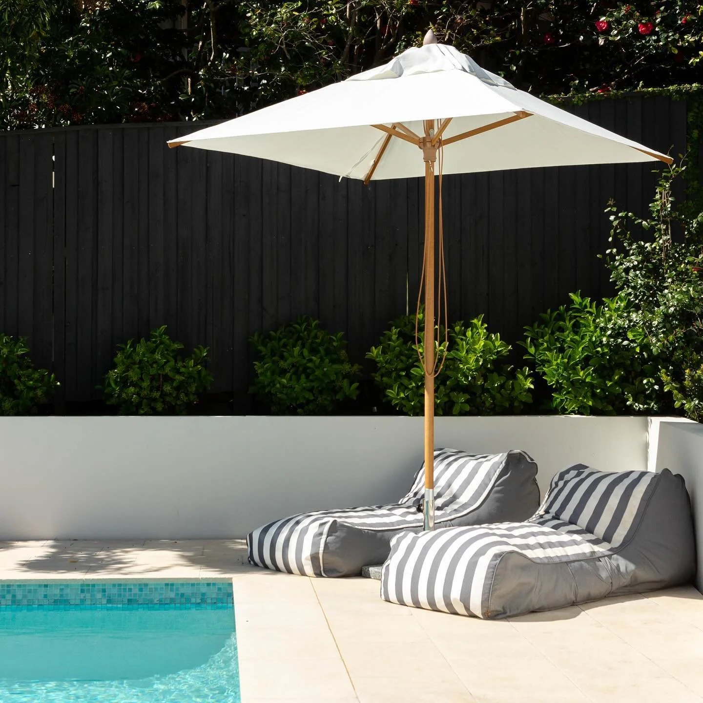 PROJECT DETAILS :: Long weekend summer vibes at our Belrose 01 project with tiles and pavers from our friends @barefoot_living_manly 

Interior Design, Styling and 📷 @hamlynandco 
Builder @warringahbuilding

#interiordesign #interiors #interiordesig