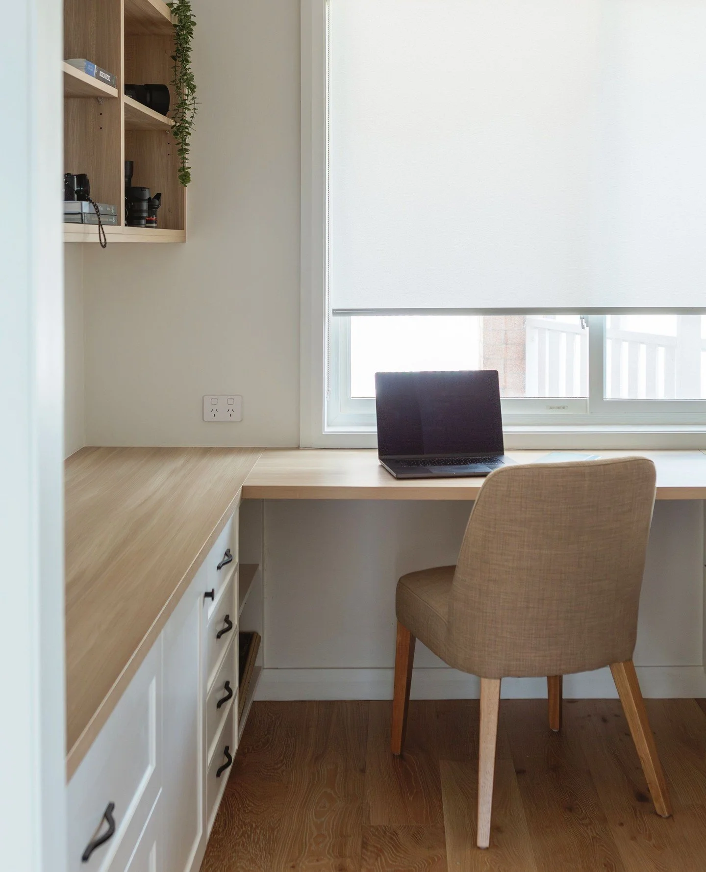DESK SPACES :: Flexible by design⁠
⁠
A dedicated home office can feel like a luxury.⁠
⁠
And for some households like our recent Collaroy clients, it was essential.⁠
⁠
But if a separate study isn&rsquo;t critical to your daily rhythm, we often encoura