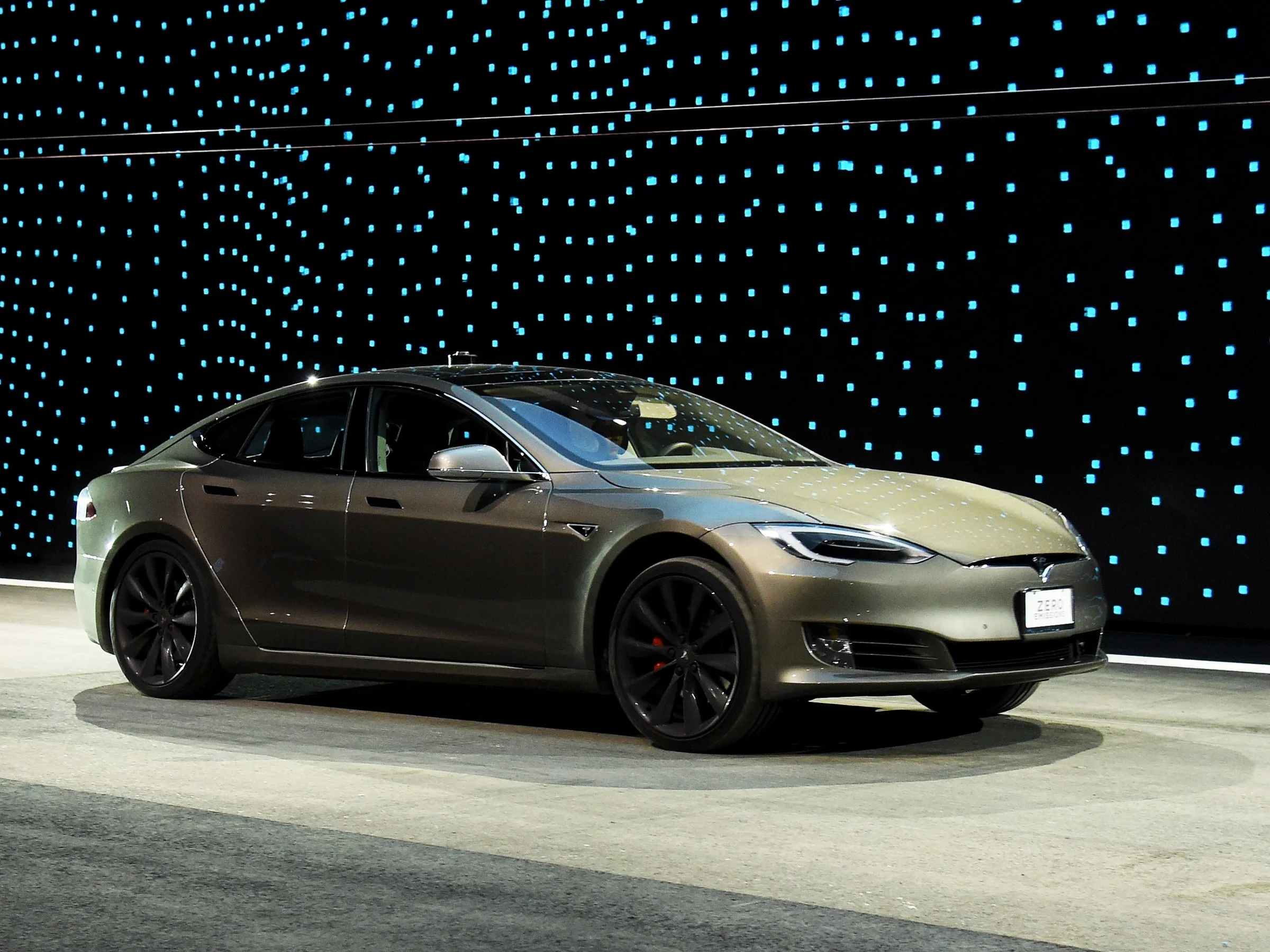 TeslaModelS-630933336.jpg