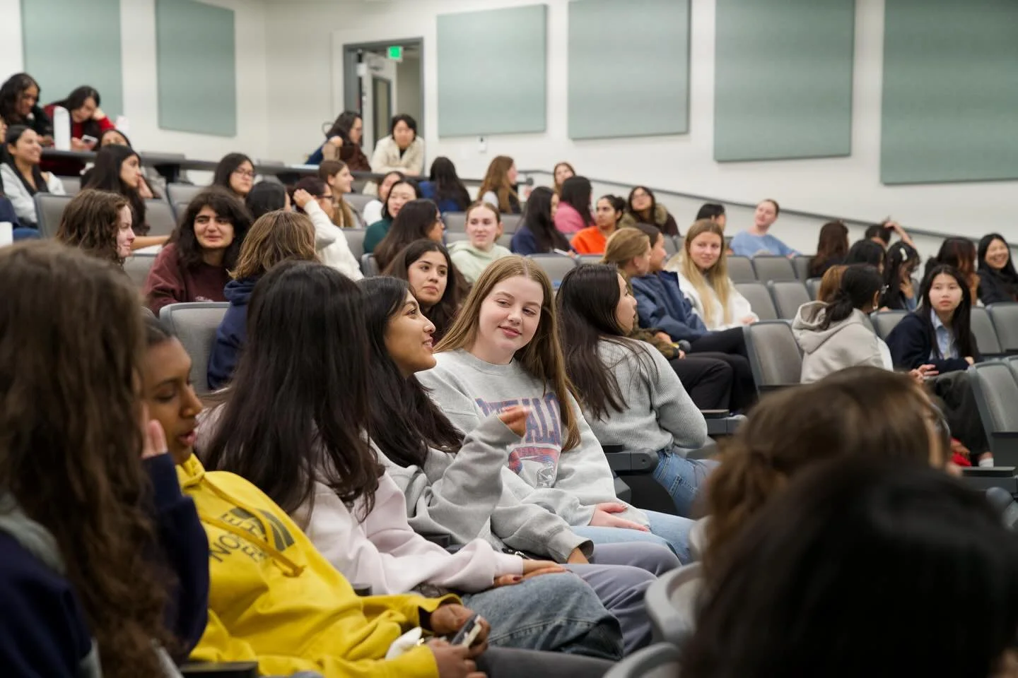 🍎✨ A look back at our second general meeting! It was great having everyone come together to learn more about personal branding and dwibtern opportunities. Thank you all for coming and see you at our next meeting!!

#daviswomeninbusiness #womeninbusi