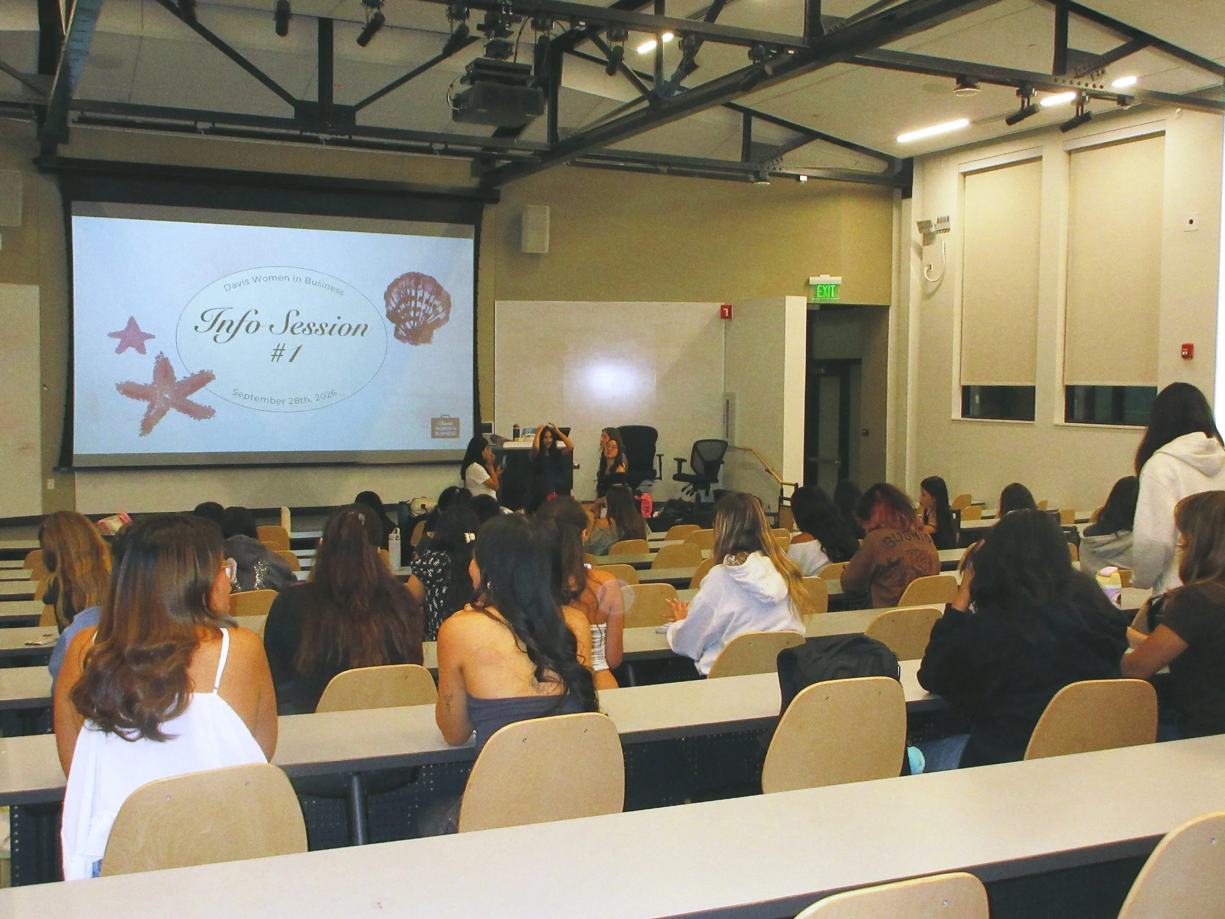 thank you to everyone who came out to info nights! ALUMNIGHT is tonight (9/30) 7:30PM at TLC 2218, and our RECRUITMENT SOCIAL is tomorrow (10/1) 7:30PM at walker 1330 🍀🌟

comecomecome !!! 🏃&zwj;♀️💨

#DWIB #WomenInBusiness #UCDavis #WomenEmpowerme