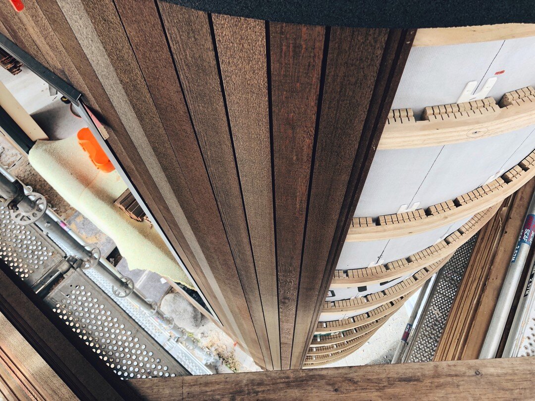 &quot;My curves, my curves, my curves, my lovely building curves - check it out. 🎵&quot;⁠
⁠
We spent a lot of time onsite notching and curving the 40mm cavity battens to allow the cedar cladding to be installed. So worth it.⁠
⁠
#cladding #cedar #ver