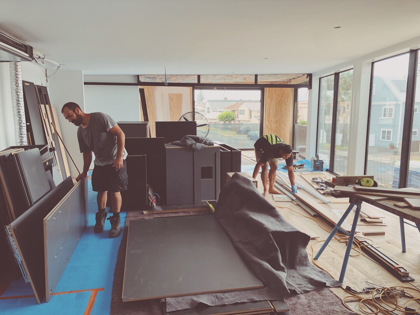 Kitchen being installed. ⁠
⁠
Hardest. Puzzle. Ever.⁠
⁠
@vekartkitchendesign 🙌⁠
⁠
#kitchen #installation #puzzle #panels #renovation #construction #mountmaunganui #tauranga #localbuilder #builder #90degreesconstruction #nzarchitecture