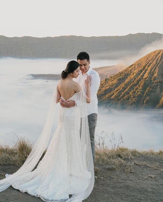 &ldquo;The best love is the kind that awakens the soul and makes us reach for more. That plants a fire in our hearts and brings peace to our minds.&rdquo;⁠
⁠
#nominapics #nominaprewedding