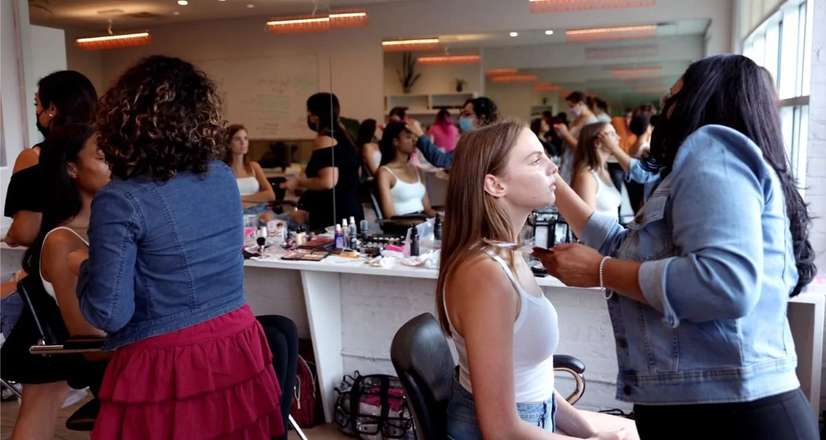  Unleash Your Creativity at Our Summer Teen Camp for Aspiring Makeup Artists!