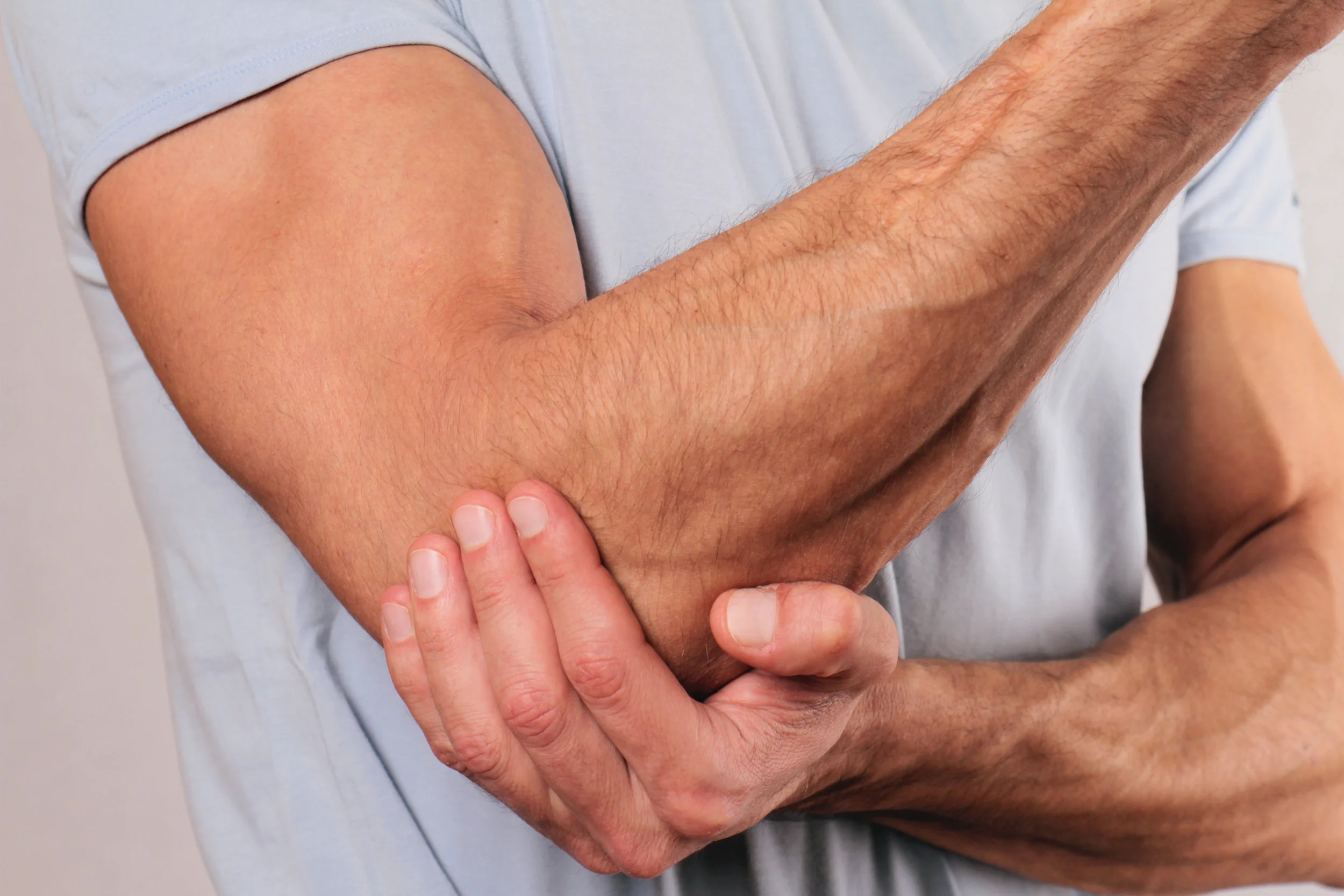 pain-in-elbow-picture-id468402031.jpg