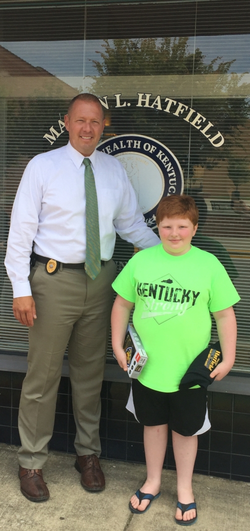Pulaski County Attorney's Office Detective, Tom Reed, recognized for his act of generosity in replacing a young boy's stolen tablet. Click here to view the story.