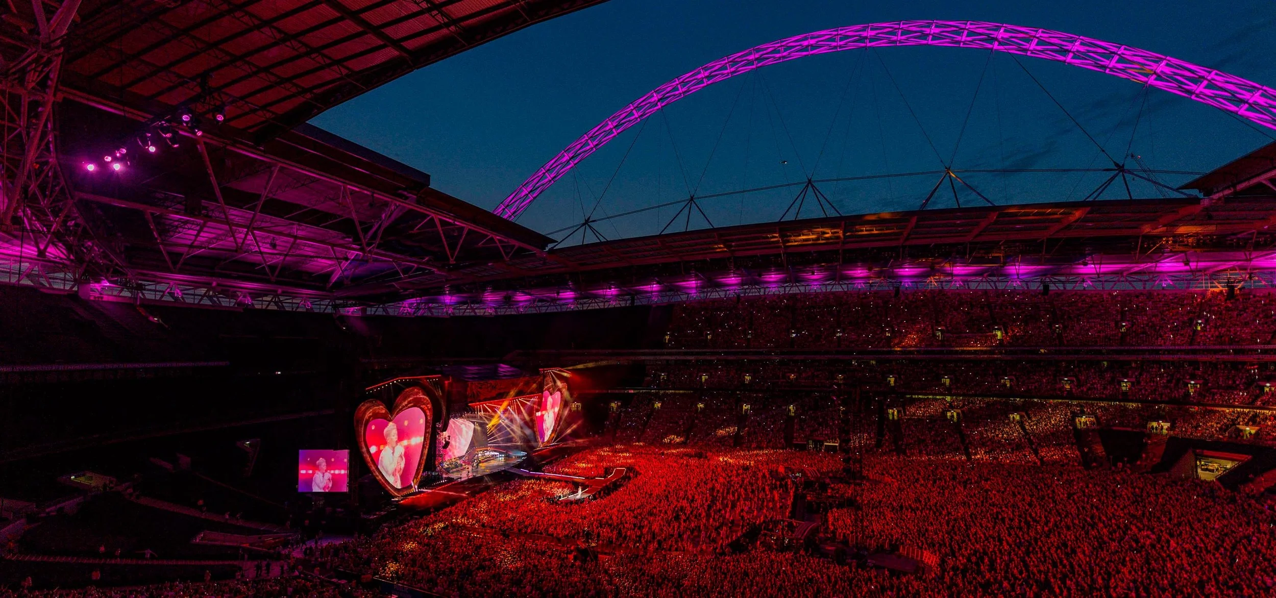 P!nk_Wembley_2019_2560x1200.jpg