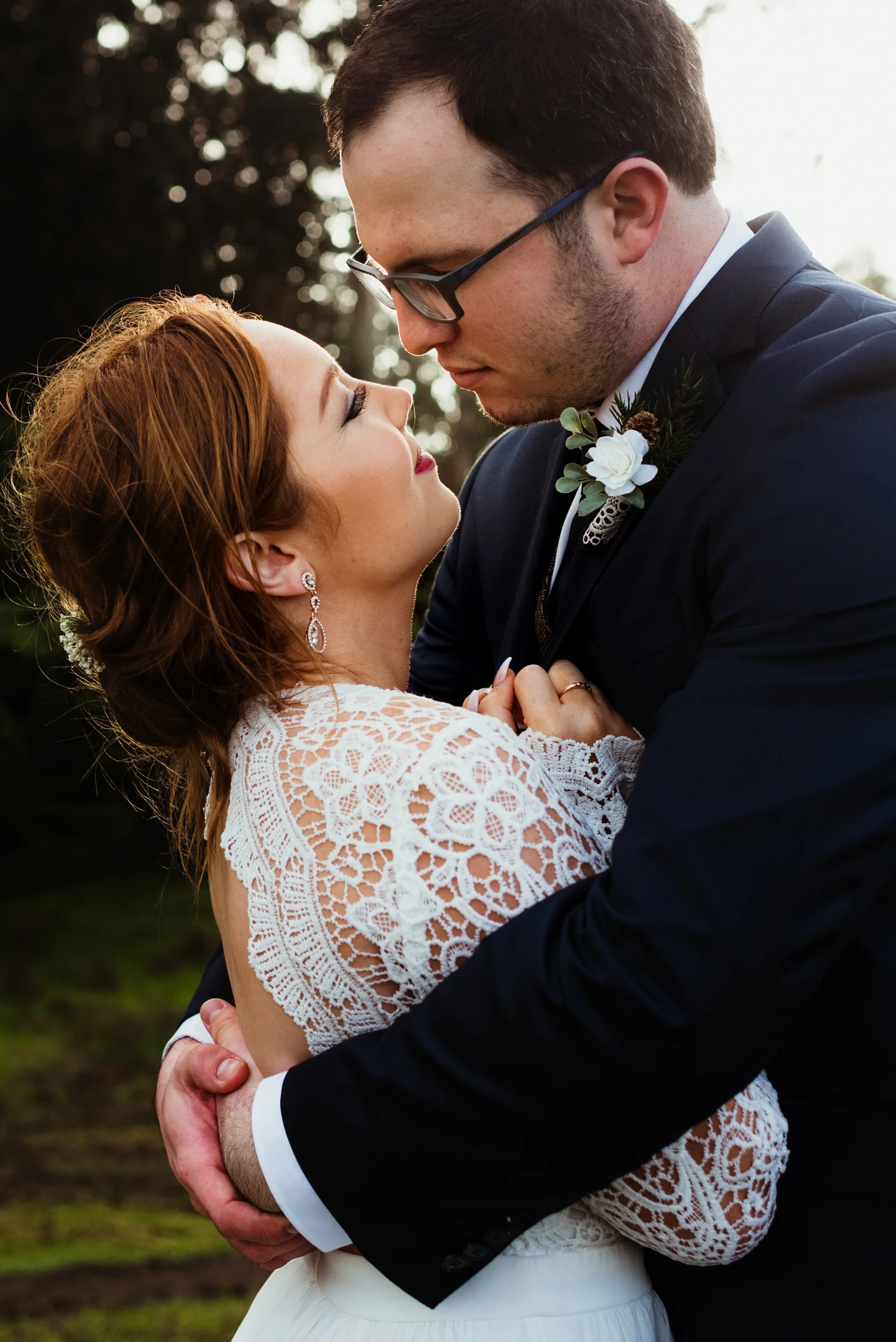HumboldtCountyWeddingPhotographerKateDonaldsonPhotoBrideGroomCuddleSamoaHumboldtBaySocialClub.jpg