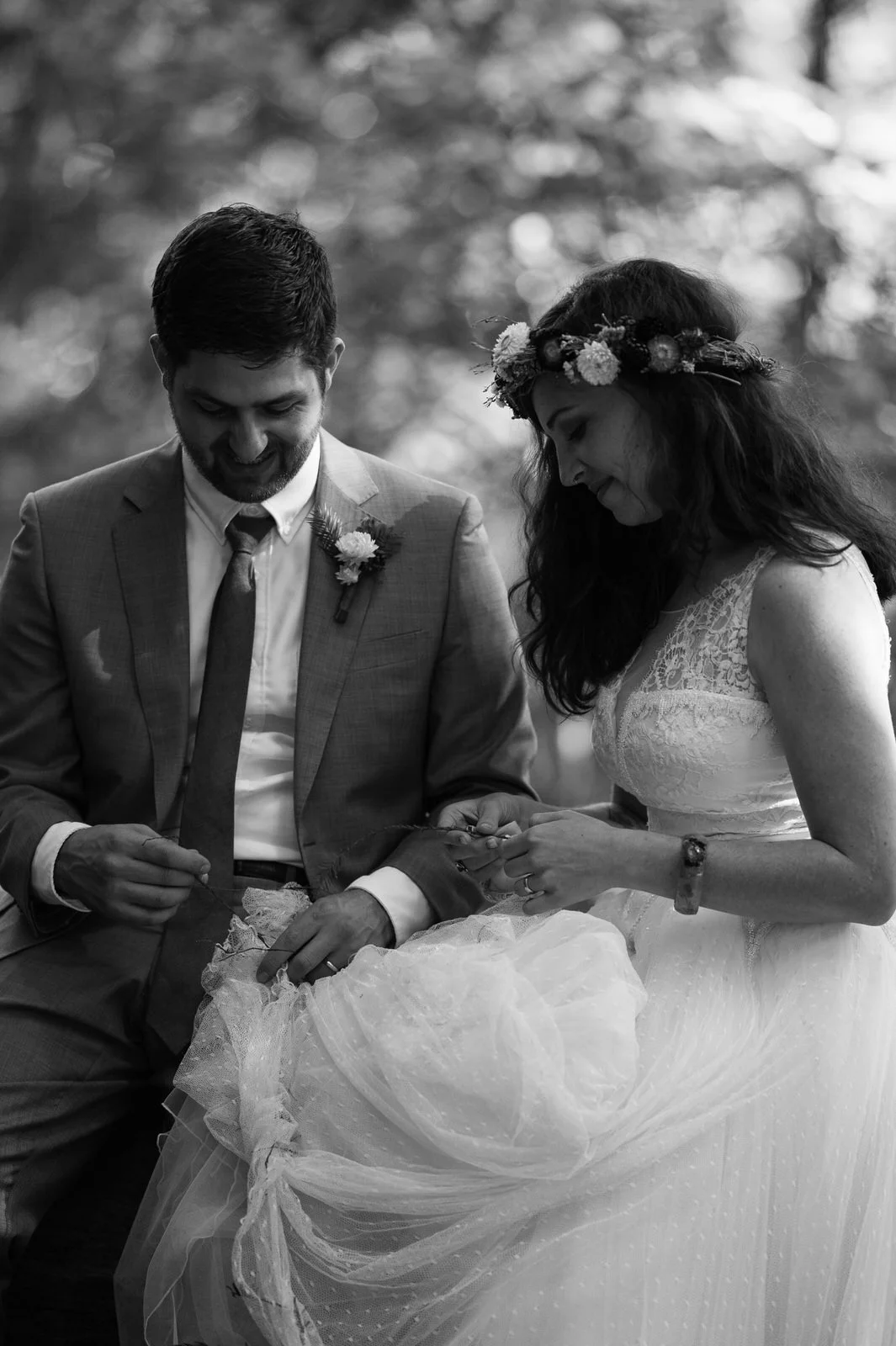 PamplinRedwoodGroveWedding_Portraits-DressDetangling.jpg