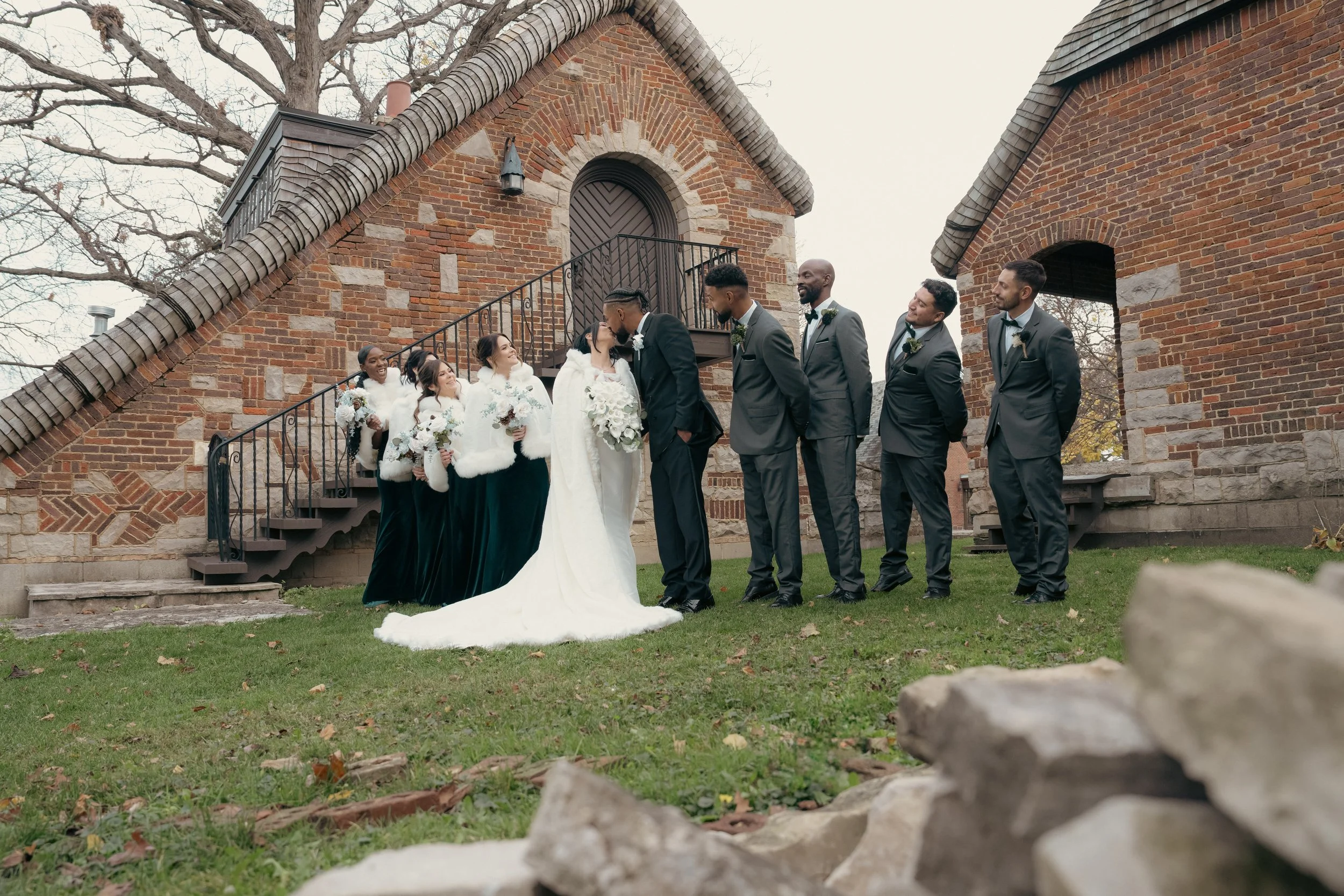 couple kissing at wedding cermony.jpg