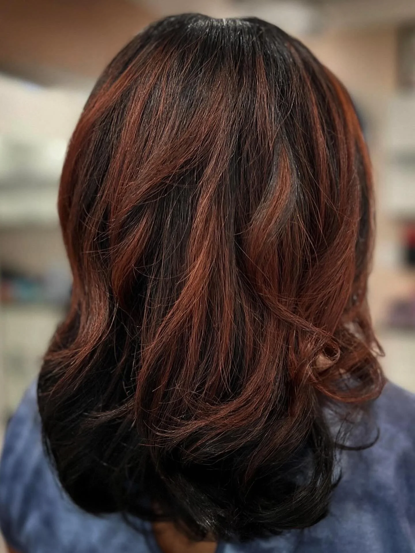 The secret to a happy fall? A good conditioning treatment and a fresh color gloss! Still nurturing these locks back to health, but loving the progress. 

#healthyhairgoals #fallhair #fallhairinspo #redhighlights #alexandriava #northernva @salonlofts 