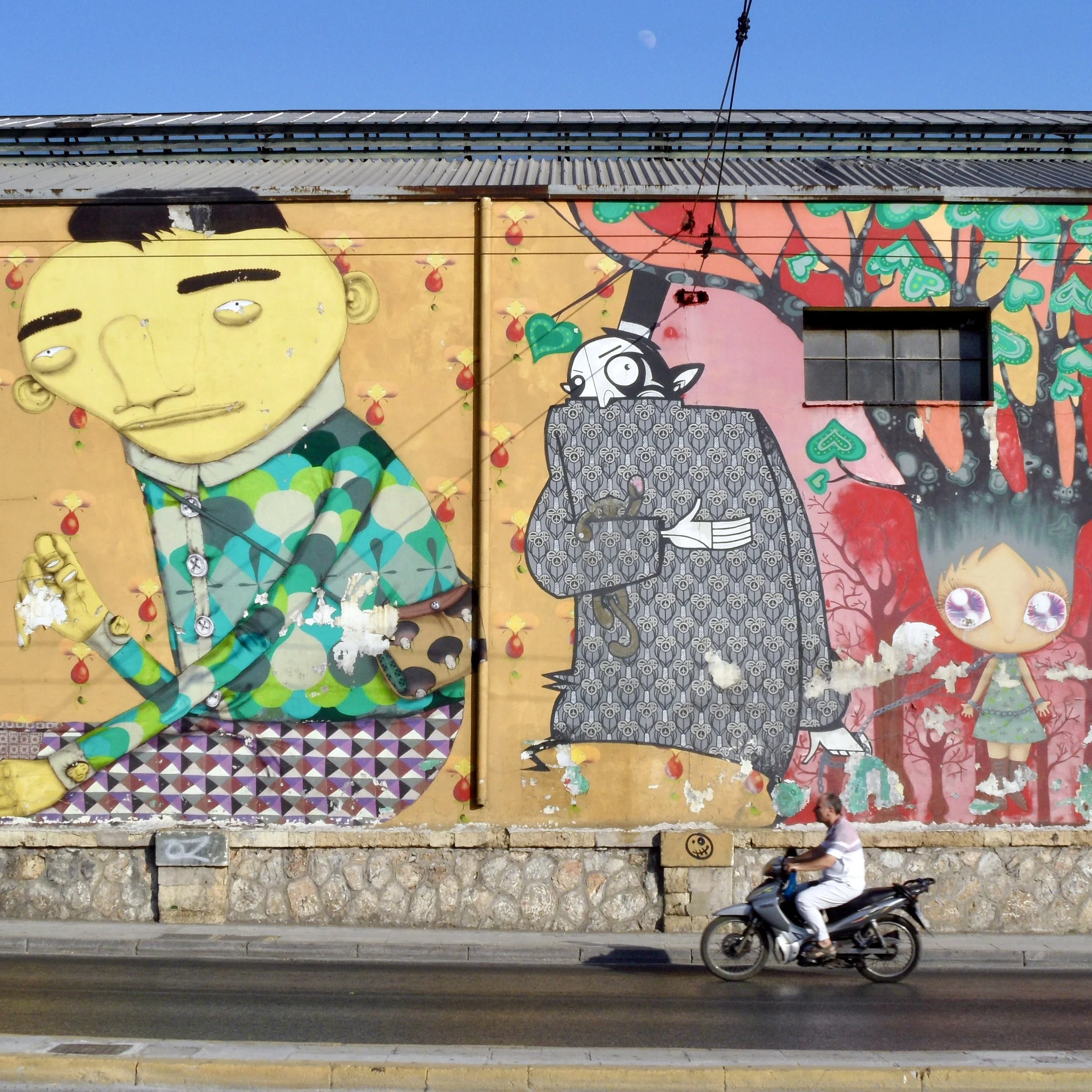 WALLS OF CRISIS | Article | 2013 /2