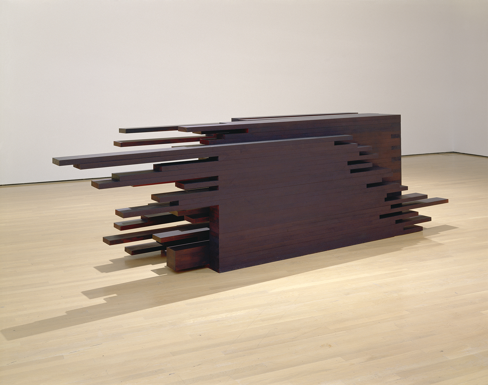 In extenso (2005) Bois polychrome, 180 x 250 x 950 cm, collection du Musée d'art contemporain de Montréal. photo : Richard-Max Tremblay